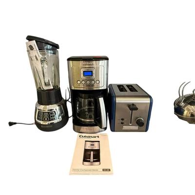 Kitchen Appliance Lot – Coffee Maker, Blender, Toaster & Tea Kettle