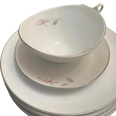 Mikasa “Roxane” Fine China Dinnerware Set – Japan
