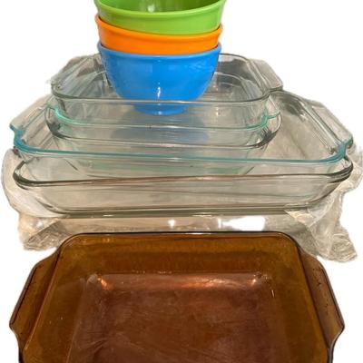 7-Piece Glass Bakeware Lot with 3 Colorful Bowls