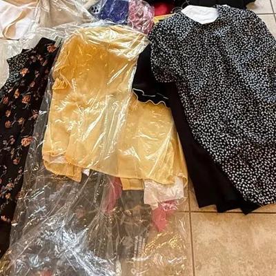 Large Mixed Lot of Women’s Clothing – Dresses, Tops & More