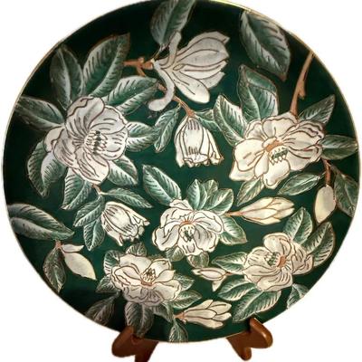 Decorative Floral Plate with Stand – Green & White Botanical Design