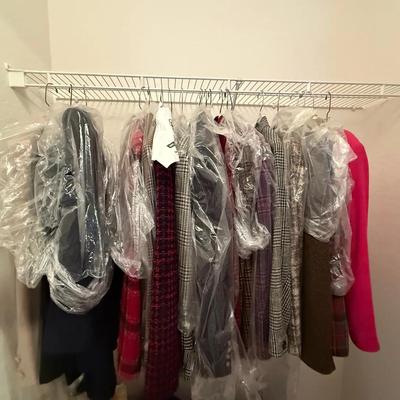 Large Lot of Women’s Classic Blazers & Jackets – Various Brands & Sizes