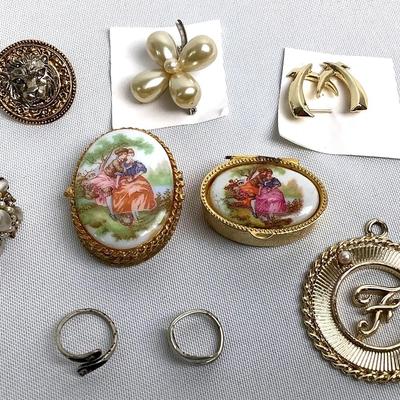 Holllycraft and Other Jewelry Pieces 