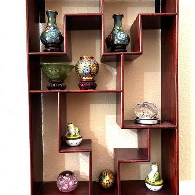 Nice display shelf w trinkets