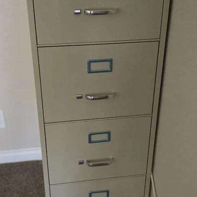 Metal 4 drawer locking file cabinet