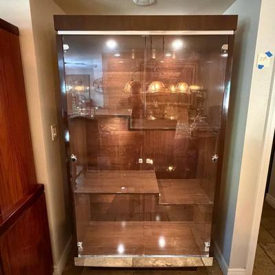 Modern lighted display cabinet