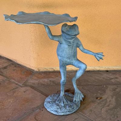 Cute frog w serving tray