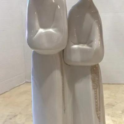 Lladro 2 nuns figurine