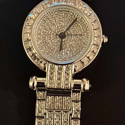 Woman s ceres crystal timepiece
