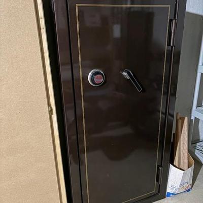 Browning ProSteel Gun Safe Approximately 30"wide x 23" deep x 60" tall Has combination, functional condition. Exact weight...