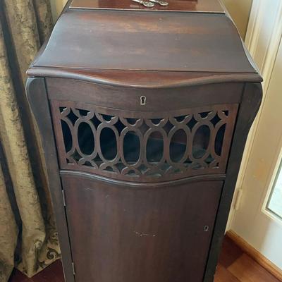 Antique Sonora Gramophone & Assorted Vinyl