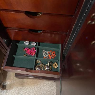 Sale Photo Thumbnail #54