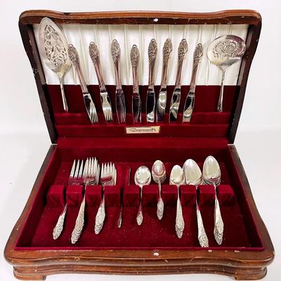 “Community” Silverplate Affection Flatware Set