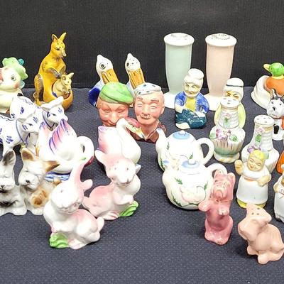 Salt & Pepper Shakers - Lot 2 (WH9)