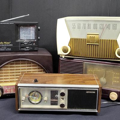 Vintage Radios (WH8)