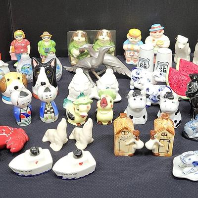 Salt & Pepper Shakers - Lot 1 (WH9)