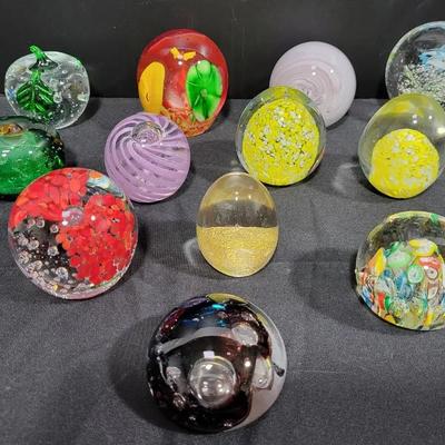 Glass Paperweights (WH9)