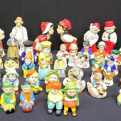 Salt & Pepper Shakers - Lot 4 (WH9)