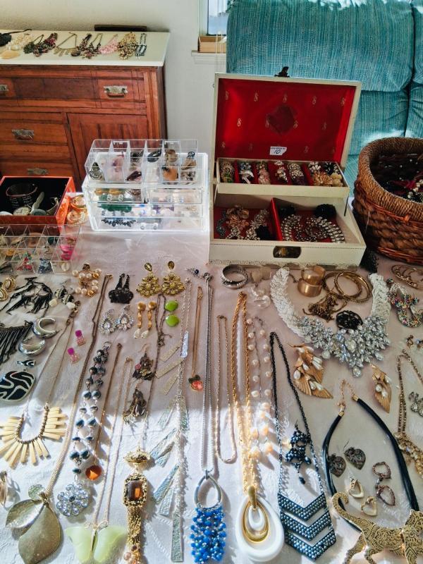 Sale Photo Thumbnail #9