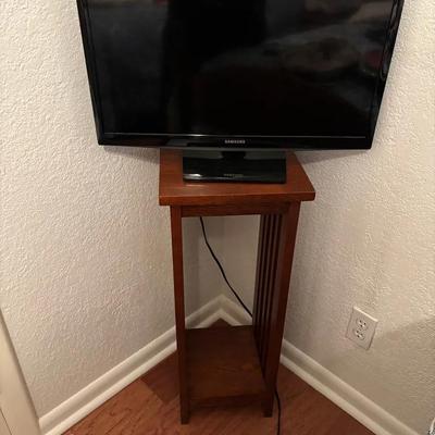 Samsung 24" M4500 Smart HD TV + Dark Wood Tv Stand