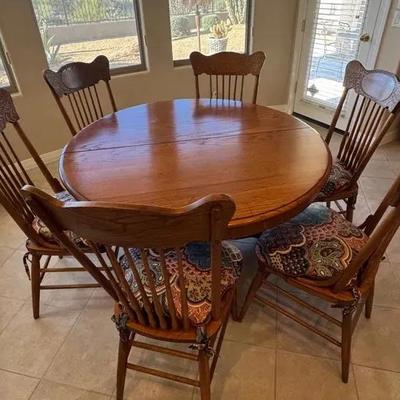Vintage Oak Kitchen Table With Claw Feet (6 Chairs)
