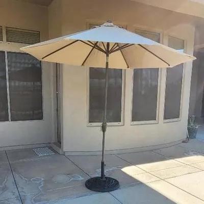 Patio Umbrella With Stand 