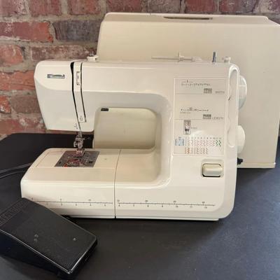 Kenmore Model 385 Electronic Sewing Machine w/ Cord, Pedal, Case