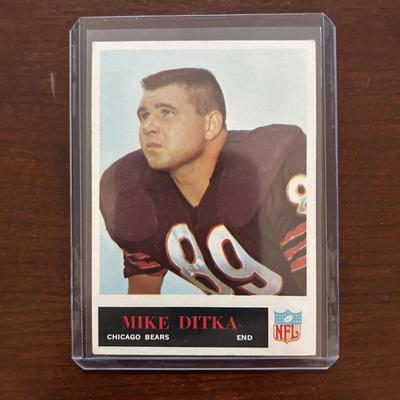 1965 Philadelphia Football Card. Mike Ditka - Chicago Bears. Card Number 19