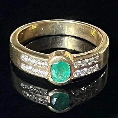 14K Yellow Gold Genuine Emerald 16 Diamond Ring