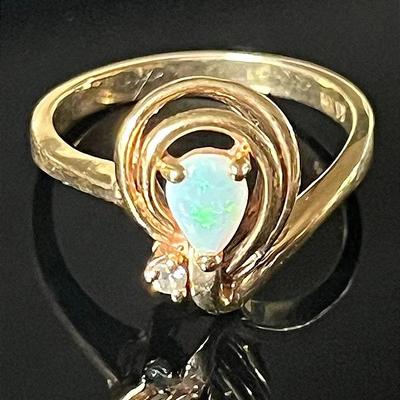 14K Yellow Gold Fire Opal Diamond Ring