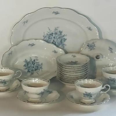 Johann Haviland Blue Bouquet Dinnerware - 20 Pieces plus Serving dish lid