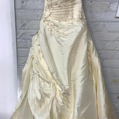 Pronovias Strapless Wedding Gown Size 4