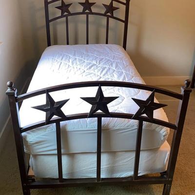 Iron Star Twin Bed Lot 1