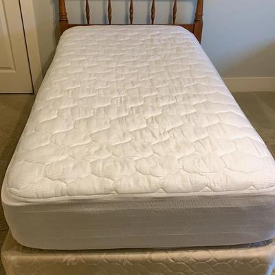 Ethan Allen Wood Twin Bed Lot 1