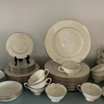 China - Montclair By Lenox Service for 8+