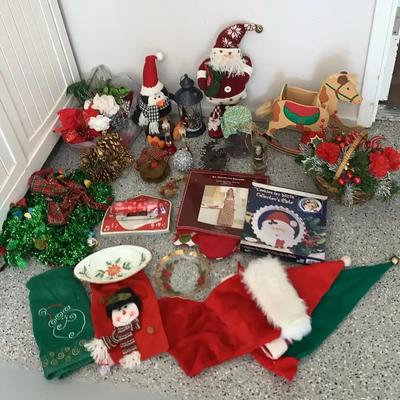 Christmas Decor, Lot B