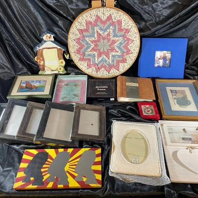 Lot Of Wall Decor And Picture Frames