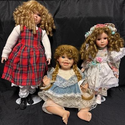 RJ520 - Seymour Mann Dolls, 3 Unboxed, 2 With Stands. 