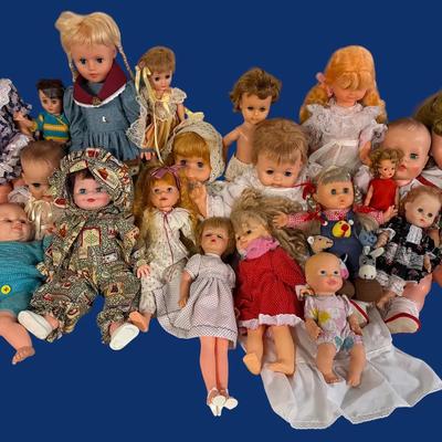 RJ108 - Large Group of Dolls Mystery Lot