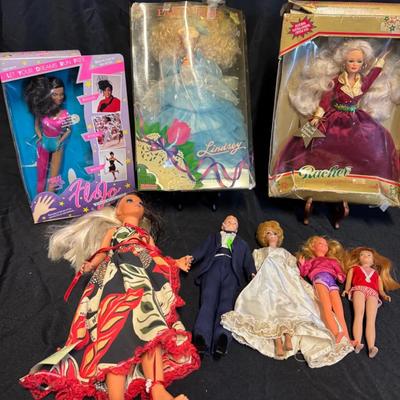 RJ504 - Vintage assorted dolls, boxed and loose dolls, 9-18" tall.