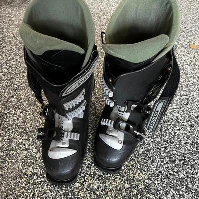 Salomon Ski Boots - Size 8