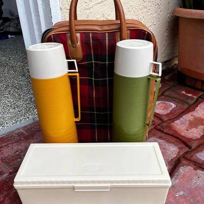 Vintage 1970s Thermos picnic set 