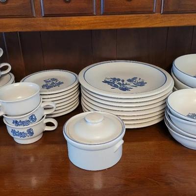 Pfaltzgraff Yorktowne Stoneware Dinnerware
