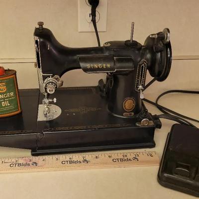 Vintage Singer Featherweight Sewing Machine 221