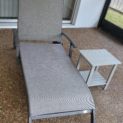 Outdoor Adjustable Aluminum Chaise Lounge Chair with a Gray Textilene Sling And Table