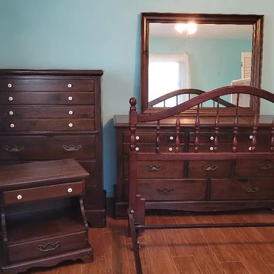 Traditional Dark Wood Bedroom Set Including a Bed Frame, Chest of Drawers. Dresser and Bedside Table