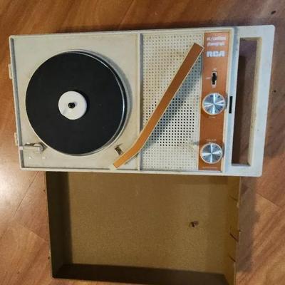 RCA VZP-11A Portable Record Player-Battery Operated