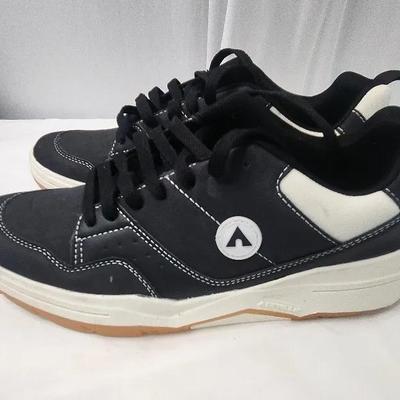 Men's Size 9.5 Airwalks Sneakers - Lightly Used