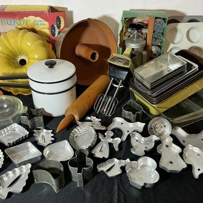 Vintage Baking & Kitchenware Collection – Cookie Press, Cutters, Bakeware, Mixer…