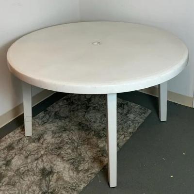 Plastic Outdoor Table With Center Hole For Umbrella